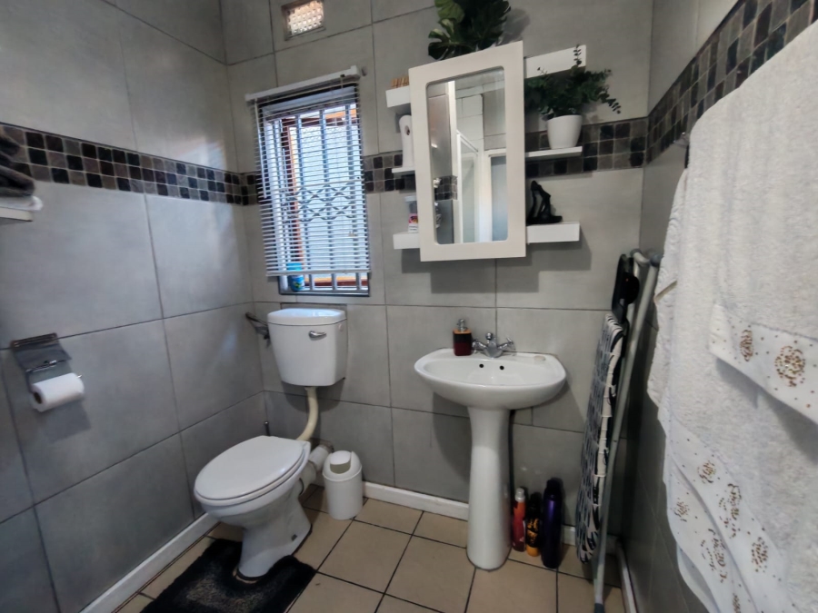 4 Bedroom Property for Sale in Delft Western Cape